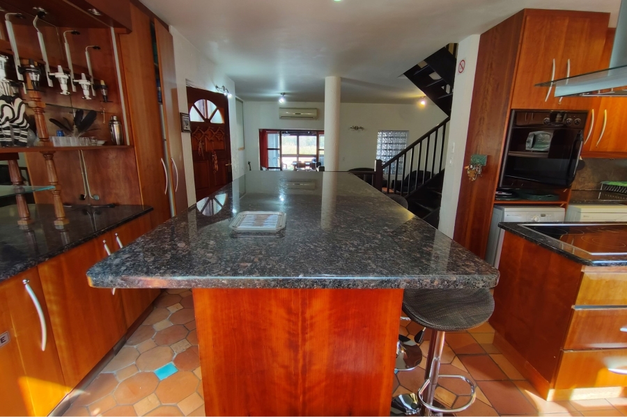 3 Bedroom Property for Sale in Ile du Lac North West